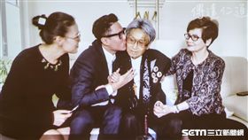 傅達仁、傅俊豪和遺孀鄭貽
圖／記者林士傑攝影