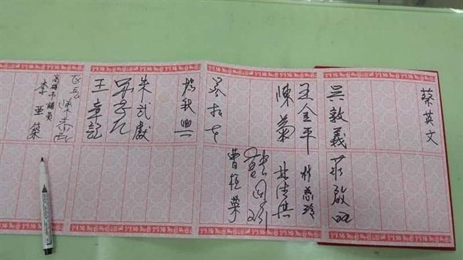 造神？土包子認韓國瑜簽名有大將之風