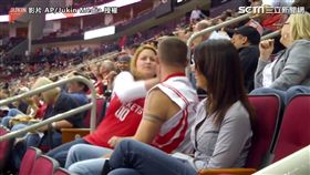 ▲沒想到浪漫一吻，換來女友一巴掌。（圖／AP/Jukin Media授權）