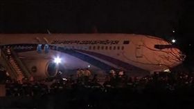孟加拉航空驚傳劫機 緊急迫降.歹徒遭擊斃