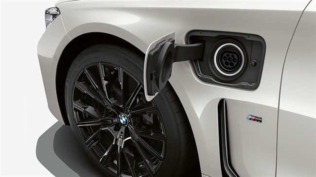 BMW 745e　插電式複合動力