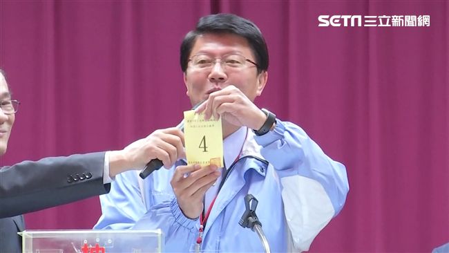 謝龍介民調贏卻苦瓜臉　網發現原因！