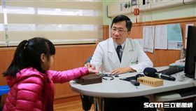 醫師楊成湛提醒家長，若是孩子5歲以上仍有尿床現象，則應留意有無其他疾病，且積極尋求治療。（圖非新聞當事人／花蓮慈濟醫院提供）