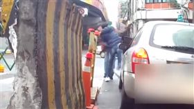 基隆,成功橋,網友,影片,聯結車 大貨車 大客車 拉拉隊 運輸業 照片影片資訊分享團（圖／翻攝畫面）