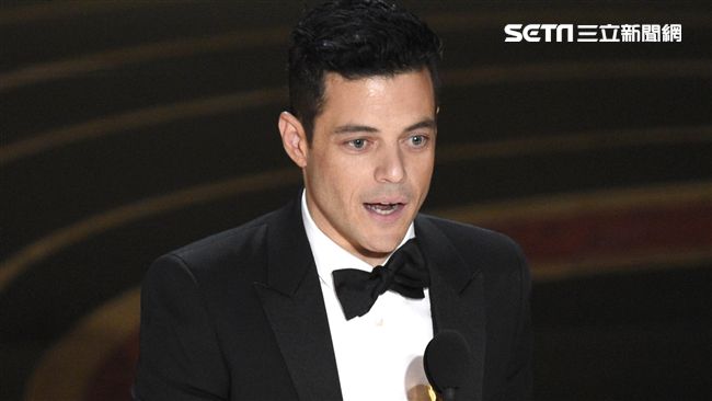 才剛奪奧斯卡！新科影帝下秒跌落舞台