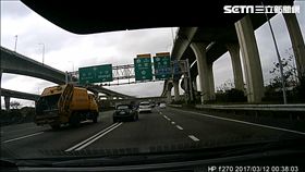 國道,國道1號,垃圾車,翻覆,mini cooper,敞篷車,插隊