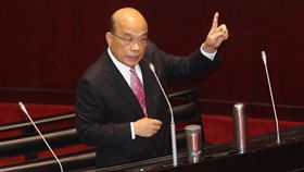 朱立倫提重啟核四  蘇貞昌：選情邊緣化講重鹹行政院長蘇貞昌（圖）26日受訪表示，前新北市長朱立倫是最早說要選總統，現在選情有點被邊緣，只好講重鹹；蘇貞昌說，如果真的要推核電，國民黨過去完全執政的時候為什麼不解決，朱立倫當8年新北市長為何把核二廠乾貯存廠執照卡關，現在才來講這種空話。中央社記者吳家昇攝  108年2月26日