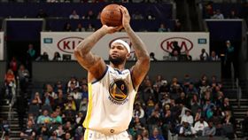 ▲『表弟』卡森斯（DeMarcus Cousins）24分11籃板率勇士取勝。（圖／翻攝自推特）