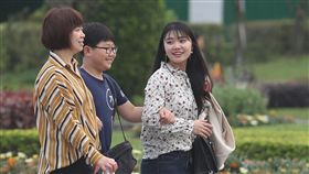白天舒適溫暖　晚起鋒面通過（3）中央氣象局指出，21日白天各地天氣溫暖舒適，北部高溫約攝氏22、23度。晚起由於鋒面通過，北部、東北部及金、馬預測將有短暫陣雨或雷雨，局部地區甚至有較大雨勢。中央社記者張新偉攝　108年2月21日