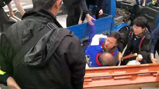 白狼帶棺衝立院！陸諷：共產黨沒認可
