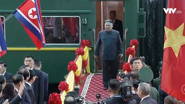 搭了2天火車　金正恩抵越南大受歡迎