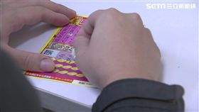 好幸運! 5人集資刮刮樂中