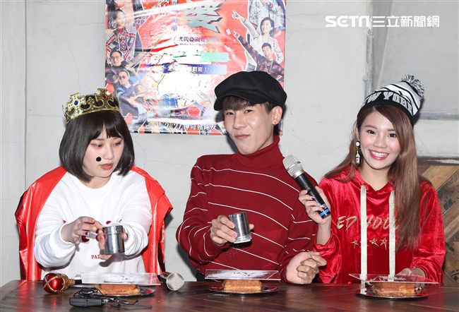 「恭喜八婆」電影特別找來網紅林進，與反骨甜心凡凡、琳坦3位來為電影造勢，而三人為了搶奪「八婆教主」的稱號，更是在活動上不顧形象的大聊特聊，凡凡還掀肚自曝長了痘痘搶版面。（記者邱榮吉/攝影）