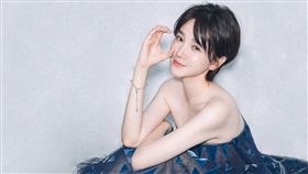 《如懿傳》中飾演「惢心」陳小紜，跟小5歲的男星于小彤傳緋聞。微博