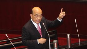 朱立倫提重啟核四  蘇貞昌：選情邊緣化講重鹹行政院長蘇貞昌（圖）26日受訪表示，前新北市長朱立倫是最早說要選總統，現在選情有點被邊緣，只好講重鹹；蘇貞昌說，如果真的要推核電，國民黨過去完全執政的時候為什麼不解決，朱立倫當8年新北市長為何把核二廠乾貯存廠執照卡關，現在才來講這種空話。中央社記者吳家昇攝  108年2月26日
