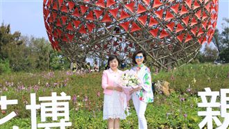 花博機械花唱「桃花過渡」　驚喜慶生