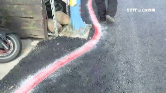 路面紅線畫成扭曲貪食蛇　民眾批超扯
