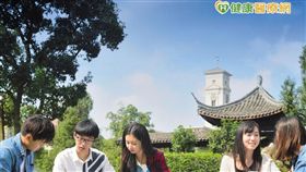 上大學是許多青少年轉大人的一大步，能否有完整身心發展及未來就業力更是選校的重點考量。ㄒ