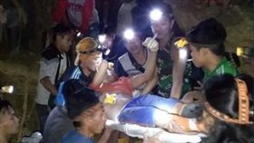 印尼非法金礦坍塌。（圖／翻攝自推特@Sutopo_PN）