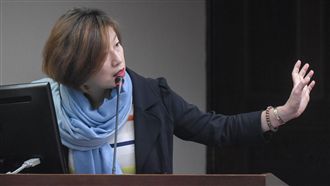 妳沒看我！郭董轟綠委　她：刷知名度