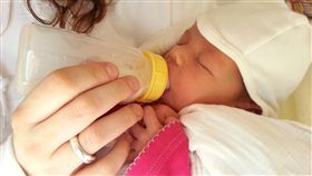 新生兒、奶瓶、餵奶、嬰兒、寶寶/pixabay