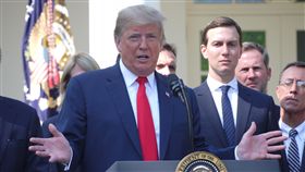 美國總統川普美國總統川普（圖）1日在白宮表示，他不介意聯邦調查局完整調查大法官提名人卡瓦諾的不當性行為指控；但也不希望有「政治迫害」。中央社記者鄭崇生華盛頓攝 107年10月2日