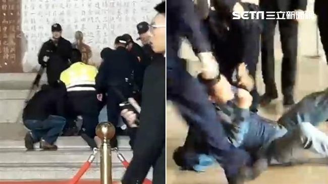 男朝蔣中正銅像丟魷魚粥　遭保全架離