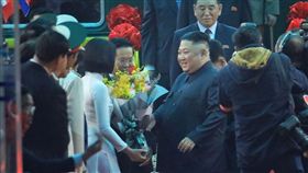 越南正妹獻花給金正恩,阮秋媛,Nguyen Thu Uyen（圖／翻攝自Nguyen Thu Uyen臉書）