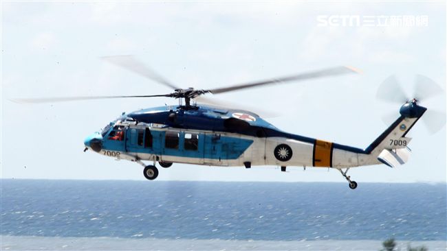 空軍S70C驚傳機體受損　擦撞崗亭