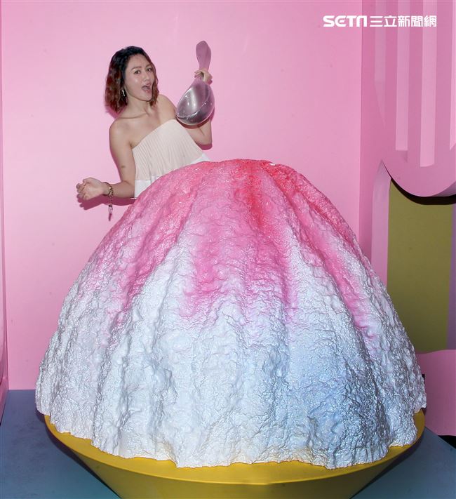 實力派歌手黃莉LUji，五月於Legacy舉辦首場讚聲新歌演唱會，戒酒3個快破戒竟靠吃冰療癒。（記者邱榮吉/攝影）