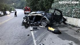 新北市貢寮區長泰路轎車自撞路旁護欄車禍（翻攝畫面）