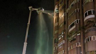 大樓深夜驚傳火警　疑婦蒸汗釀禍嗆傷
