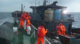 大陸油料補給船越界　澎湖海巡依法查扣