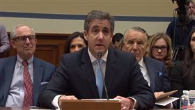 美國總統川普的前律師柯恩今天告訴國會，過去10年川普下令他去恐嚇某人或某公司「約達500次之多」。柯恩（Michael Cohen）提到，若川普輸掉2020年總統大選，恐不會和平交接政權。（圖／翻攝自Washington Post YouTube）