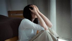 努力存頭期款買房！樓上鄰居「每天深夜開趴」狂飄K味　她報警卻更心碎（圖／ＰＩＸＡＢＡＹ）
