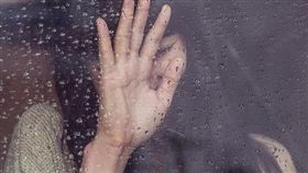 女,哭泣,憂鬱,(圖/PIXABAY)