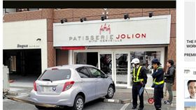 超衰巧合！月初被69歲女駕駛撞爛店面　月底又被撞一次　圖／翻攝自朝日新聞