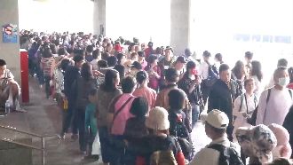 車站塞爆！屏東燈會8百輛接駁仍不夠