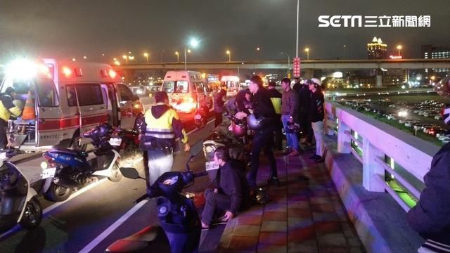 新北重新橋連環撞　12機車釀5人傷