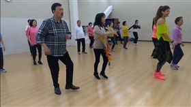 ▲余天和李亞萍一起運動，推廣有氧舞蹈。（圖／翻攝自余天臉書）