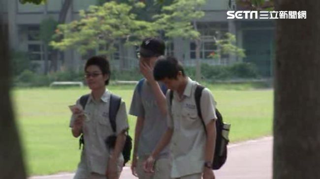學校向學生討錢！要送高三學長畢業禮