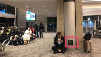 矯情？親民？柯機場席地而坐原因曝光