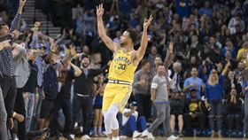▲柯瑞（Stephen Curry）攻下全場最高33分，勇士不敵魔術苦吞2連敗。（圖／翻攝自推特）