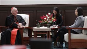 ▲總統蔡英文接見教廷的萬民福音部部長費洛尼樞機主教。（圖／總統府提供）