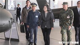 總統蔡英文30日前往航特部601旅視導並頒發加菜金勉勵國軍弟兄。 圖／資料照