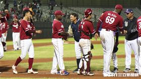 樂天金鷲和Lamigo交流賽，桃猿總教練洪一中。（圖／記者林士傑攝影）