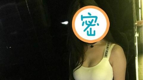 健身房爆乳妹撞臉鄧紫棋！網：想運動