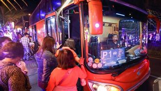 怨等接駁車7小時！工作人員回應被讚