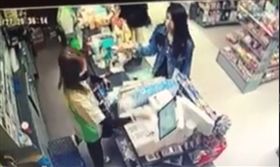 超商,取貨,奧客,出示證件。翻攝自爆料公社