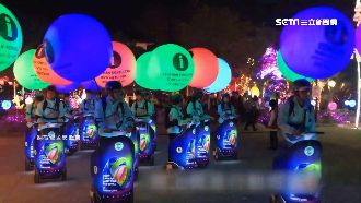 另類亮點！燈會志工騎平衡車趴趴走